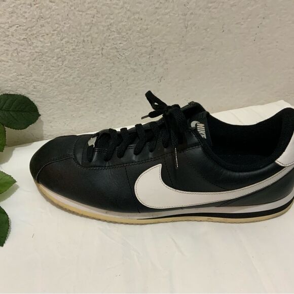 Nike Cortez '72 Basic Leather Black White Lace Up Sneakers Running